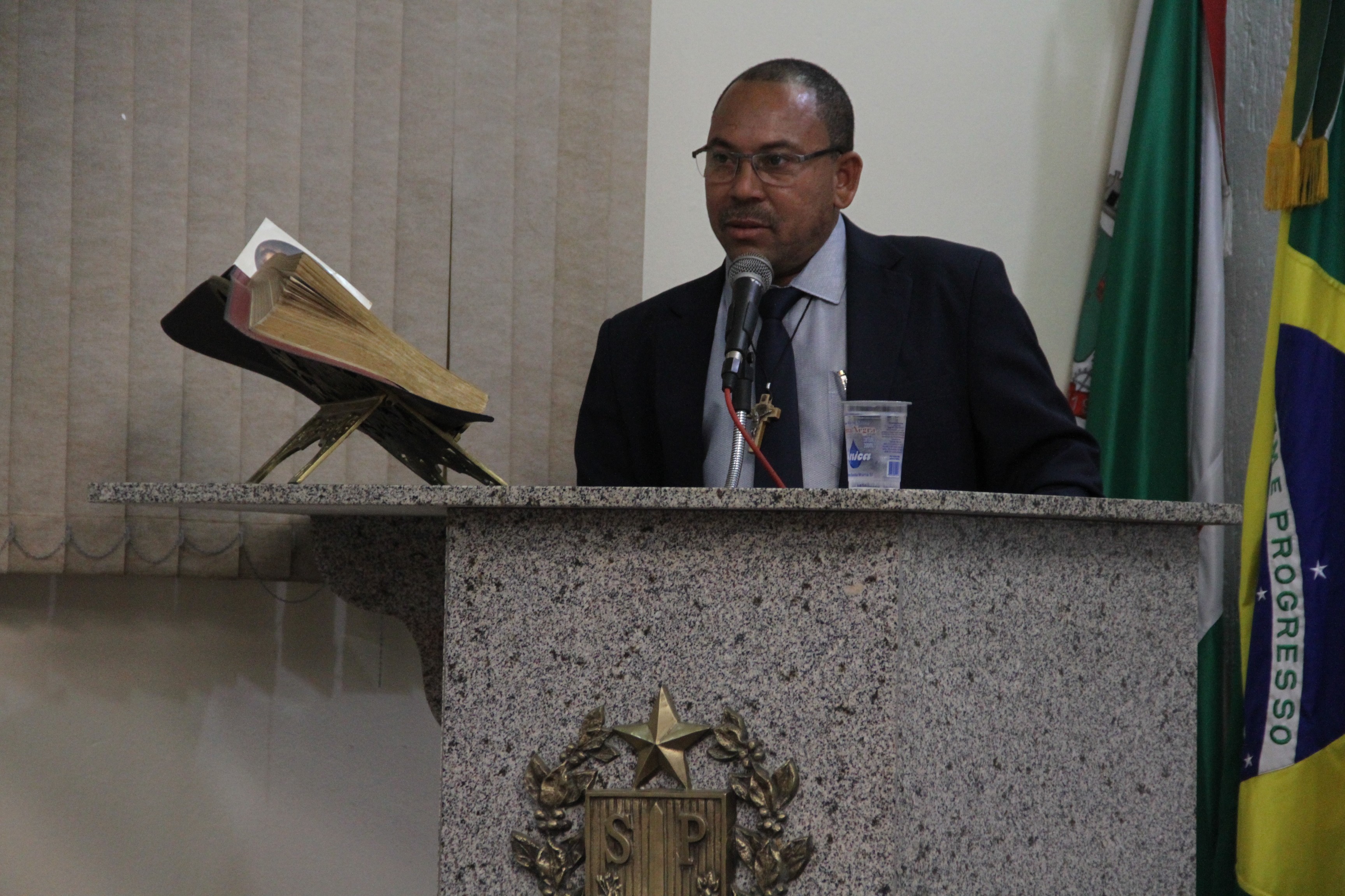 Nil pede manutenção de asfalto em ruas do América II