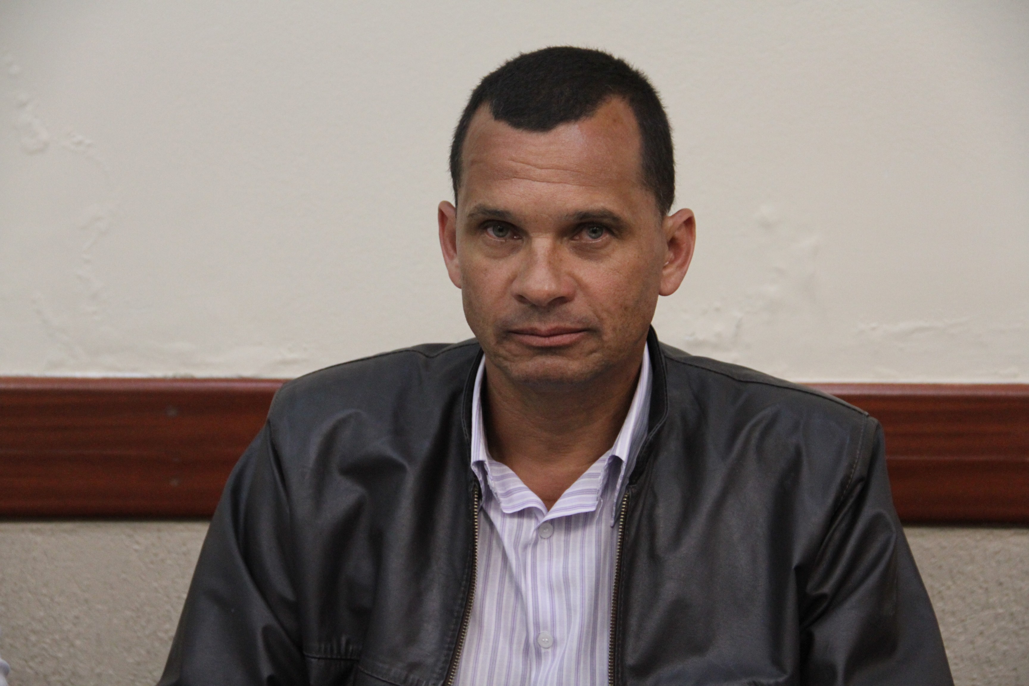 Robertinho apresenta 13 indicações?