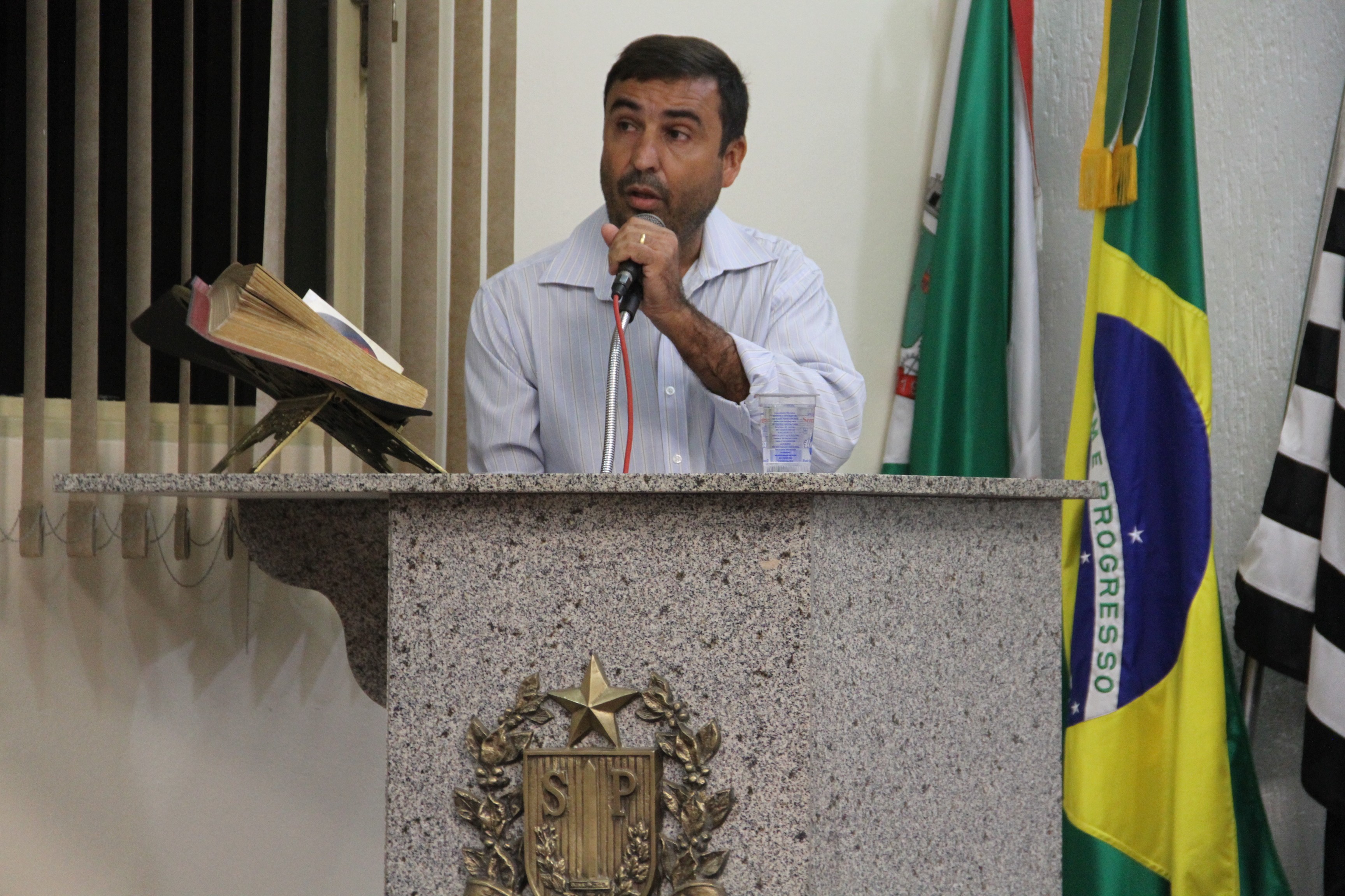 Professor Juarez critica problemas com saúde e obras do Bertioga