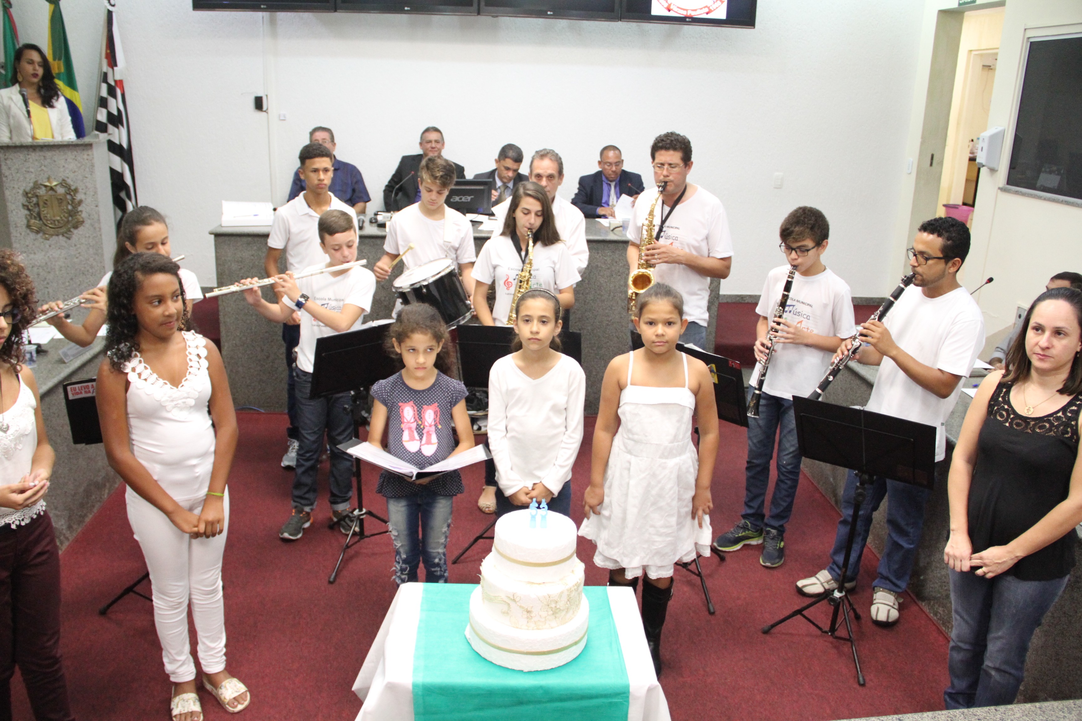 Sessão ordinária é marcada por homenagens