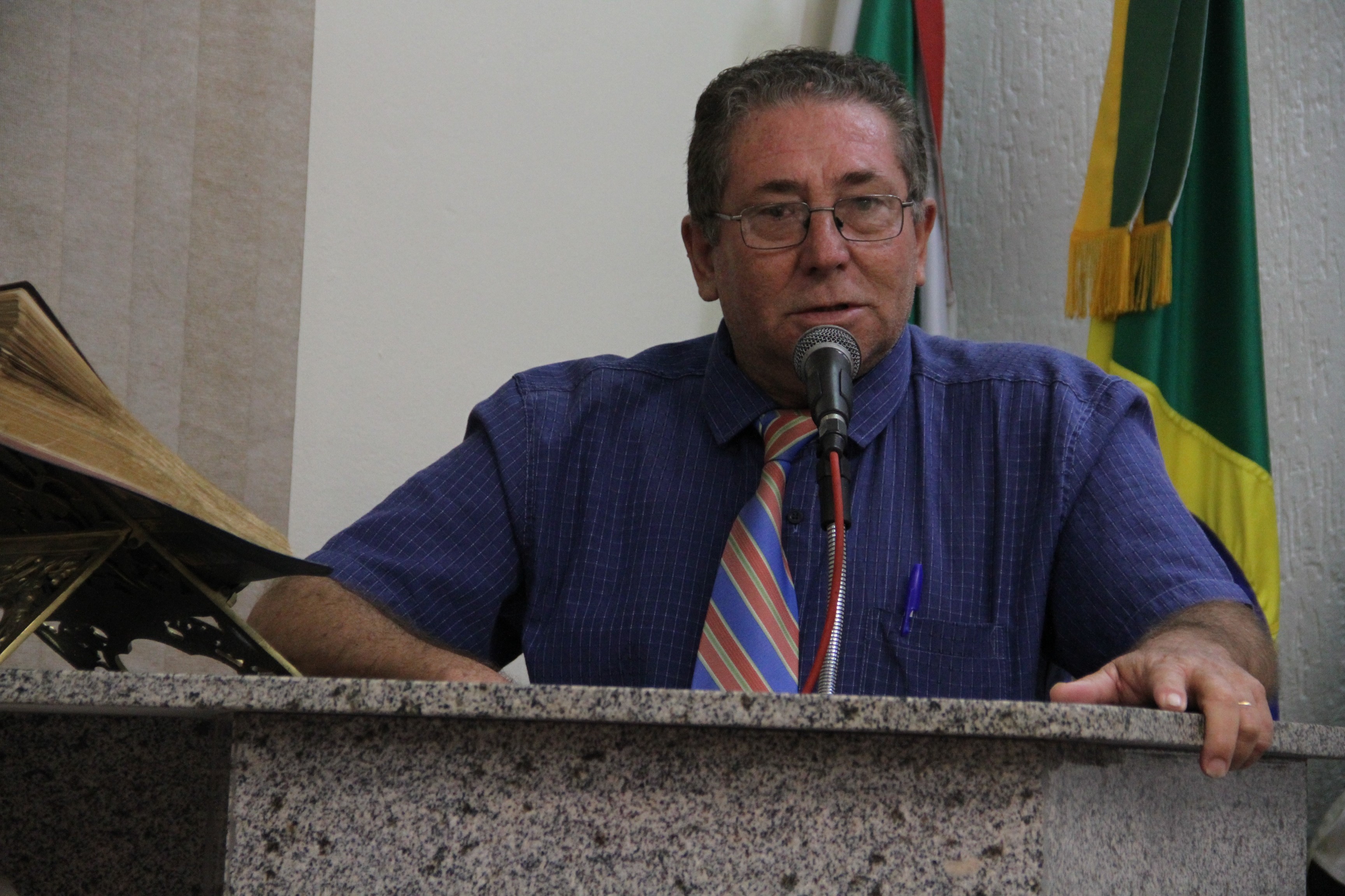 Osmar do Mirante pede limpeza de área pública