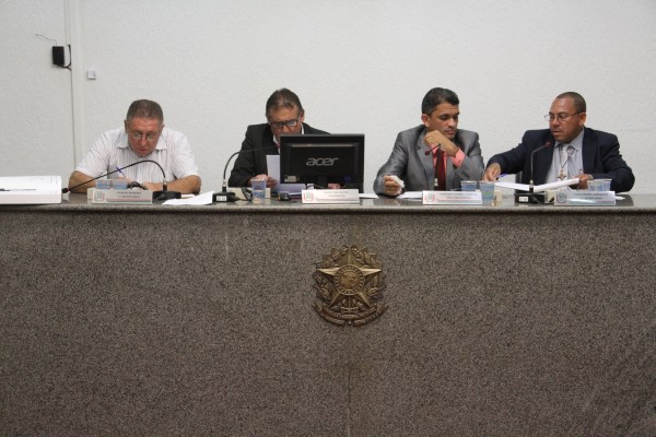 Câmara aprova projeto, requerimento e moção