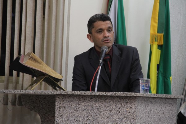 Weslen pede nova tampa de boca de lobo