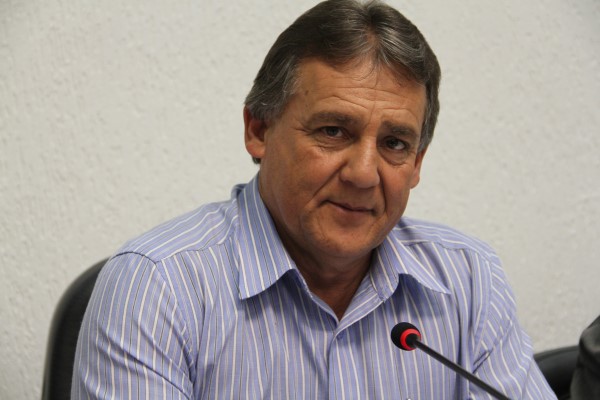 Moção de aplausos para os atletas de Karatê