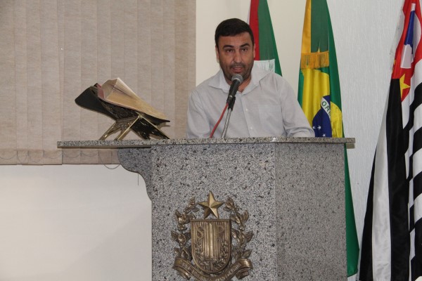 Professor Juarez questiona transporte escolar