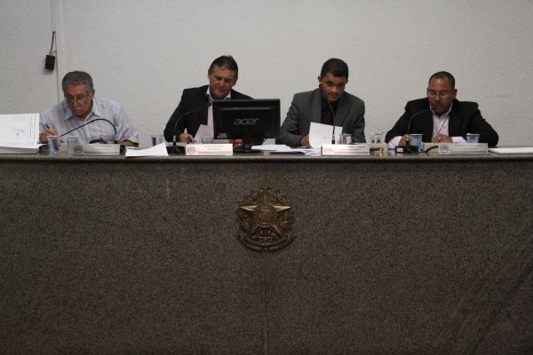 Câmara aprova dois projetos, três moções e um requerimento