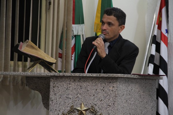 Moção apela a Executivo por contratações para a Saúde