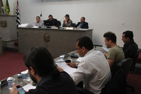 Câmara aprova 4 projetos e 1 requerimento