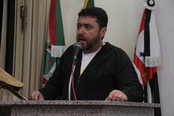 Giba pede que executivo atenda demandas da população