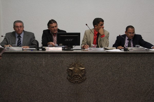 Projetos, moções e requerimentos são aprovados