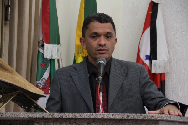 Weslen: ligação entre as ruas do Bertioga e Bahia II