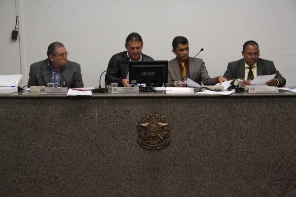 Vereadores aprovam projeto, requerimento e moções