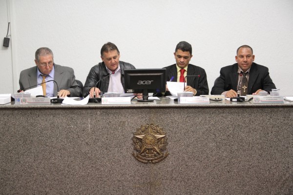 Vereadores aprovam 2 projetos e 5 requerimentos
