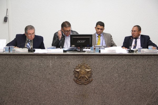 Projeto aprovado fixa revisão do quadro de servidores da Câmara