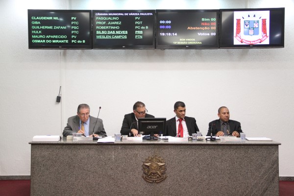 Vereadores aprovam projeto, requerimento e moção