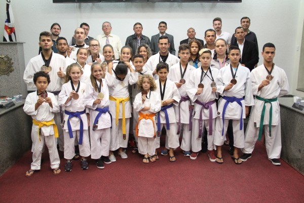 Aprovada Moção que parabeniza caratecas varzinos