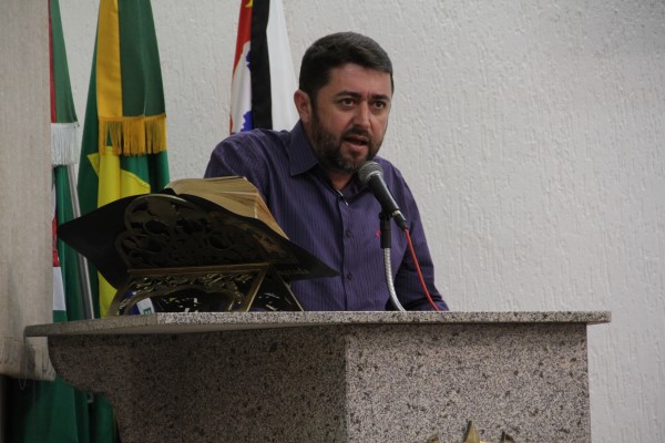 Giba convida parlamentares para visita à Mata Ciliar