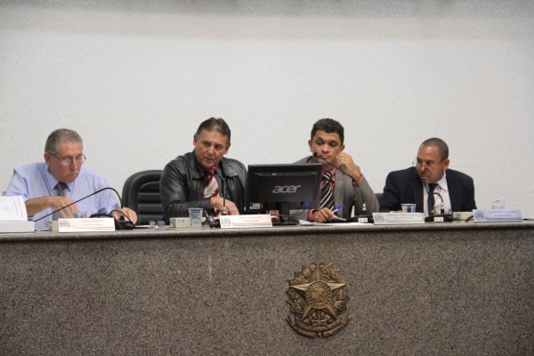 Sessão ordinária tem Moção aprovada e 2 PLs retirados