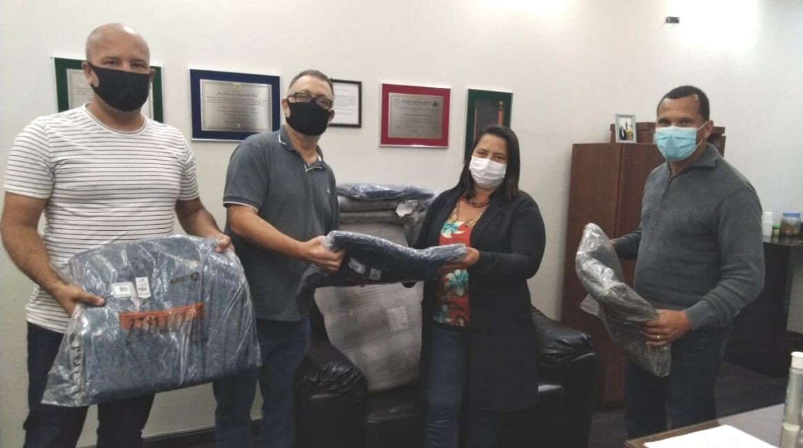 Campanha do agasalho teve participação da Câmara e recolheu centenas de doações