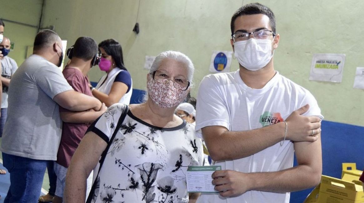Várzea Paulista começa a vacinar adolescentes