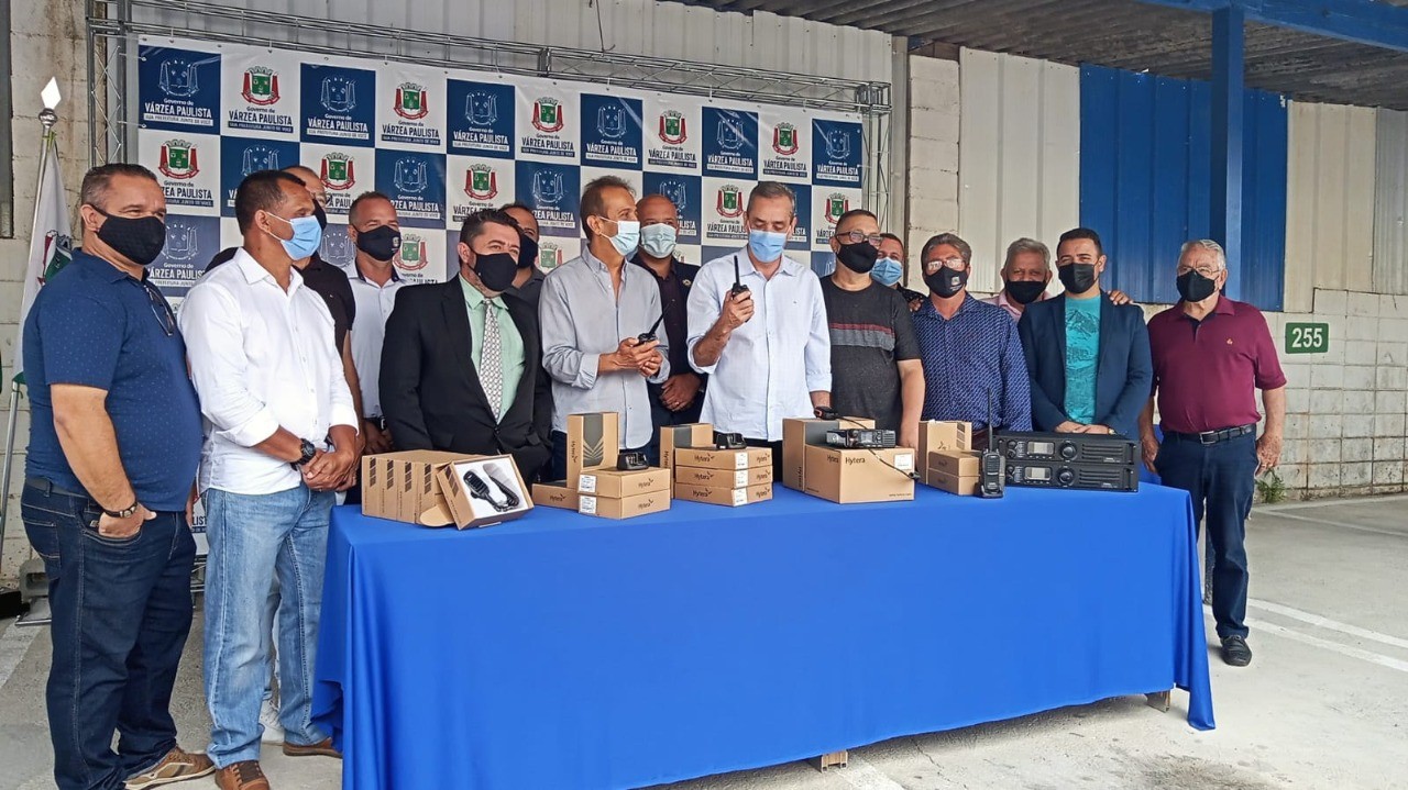 Parlamentares participam da entrega de rádio comunicadores para Guarda Municipal de Várzea Paulista