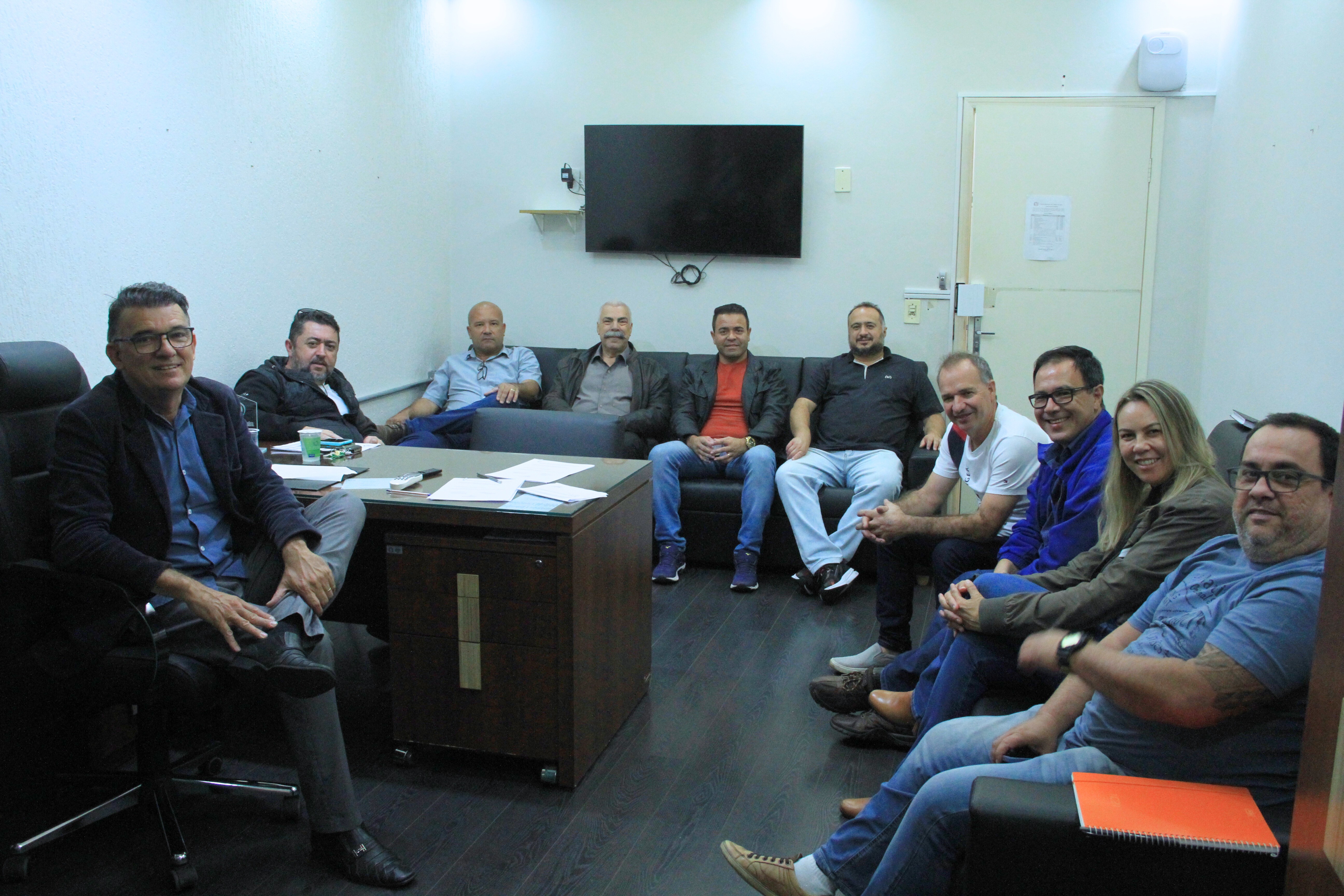 Vereadores se reúnem com representantes da Sabesp