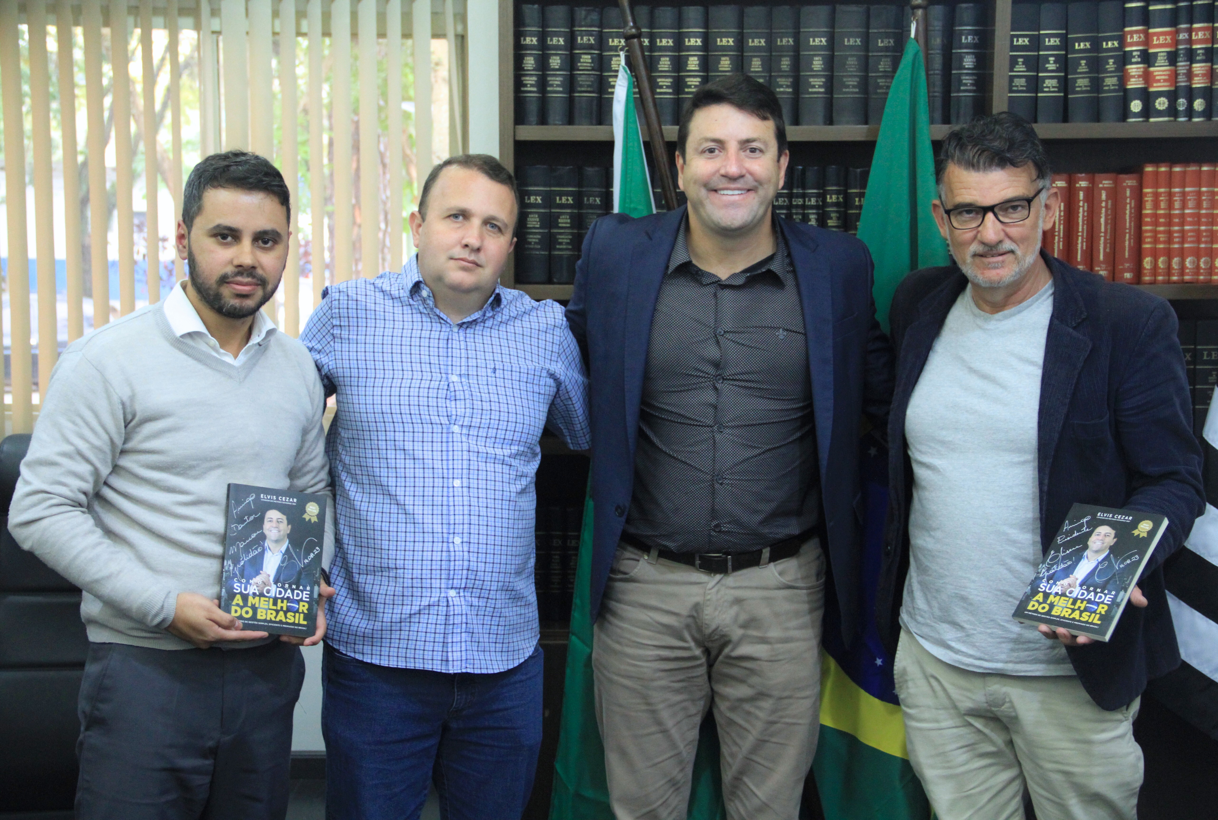 Presidente da Câmara recebe Elvis Cezar