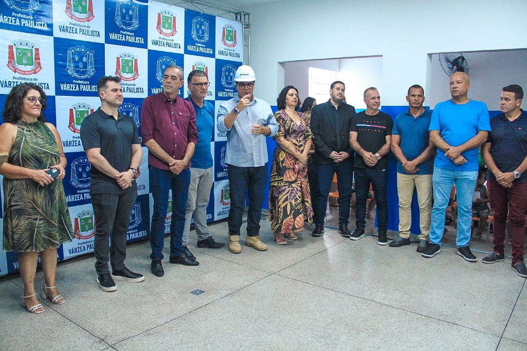 Vereadores prestigiam entrega de reforma da CEMEB José Pedro Musseli