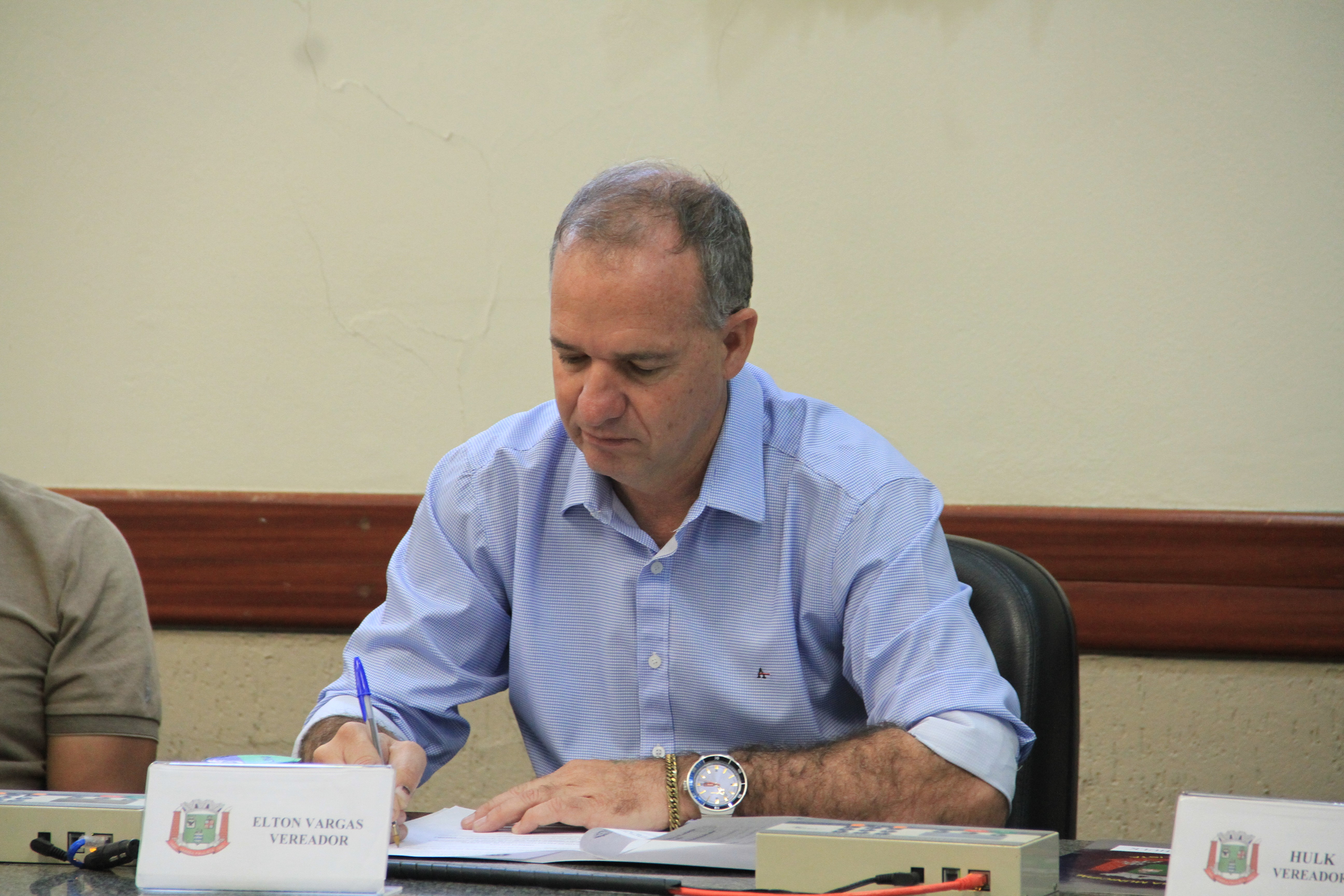 Vereadores realizam 143ª Sessão Ordinária