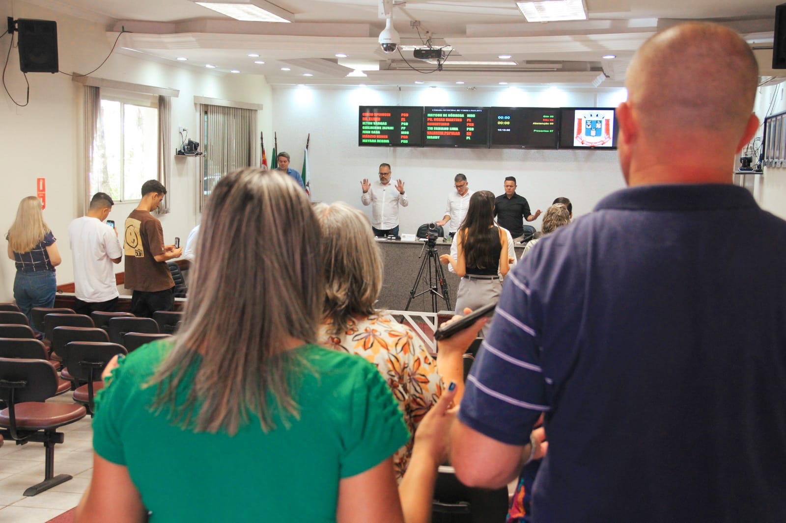 Parlamentares realizam Sessão Ordinária