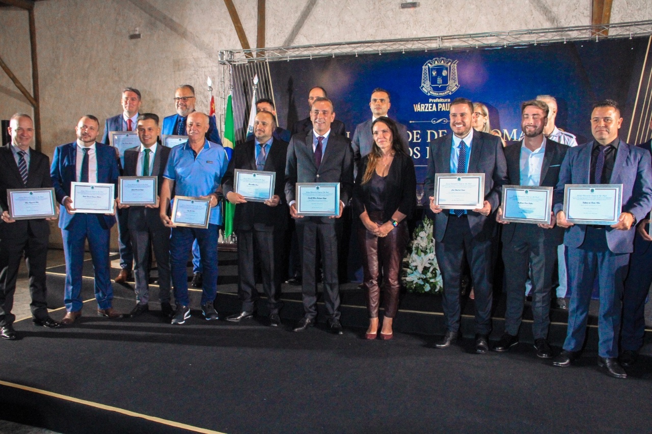 Vereadores eleitos participam de cerimônia de diplomação